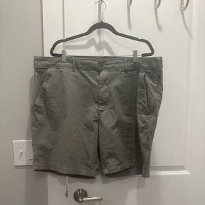 American Eagle Tech Twill Khaki Shorts - Gray size 44 good condition